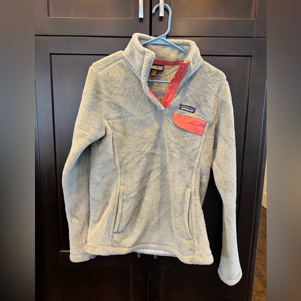 Patagonia pullover size med gray like new - Picture 4 of 4